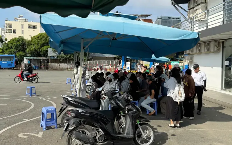 Học viên chạy bài thực hành A1 có Thầy Tuấn quan sát hướng dẫn