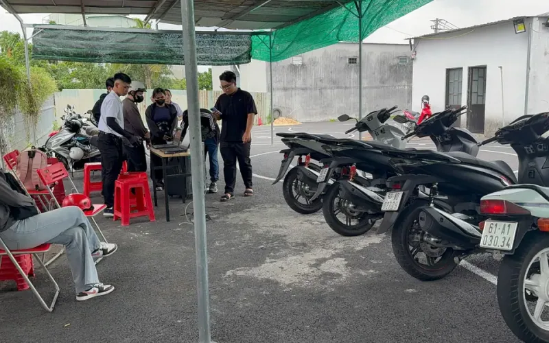 Học viên luyện xe mô tô hạng A tại TP.HCM