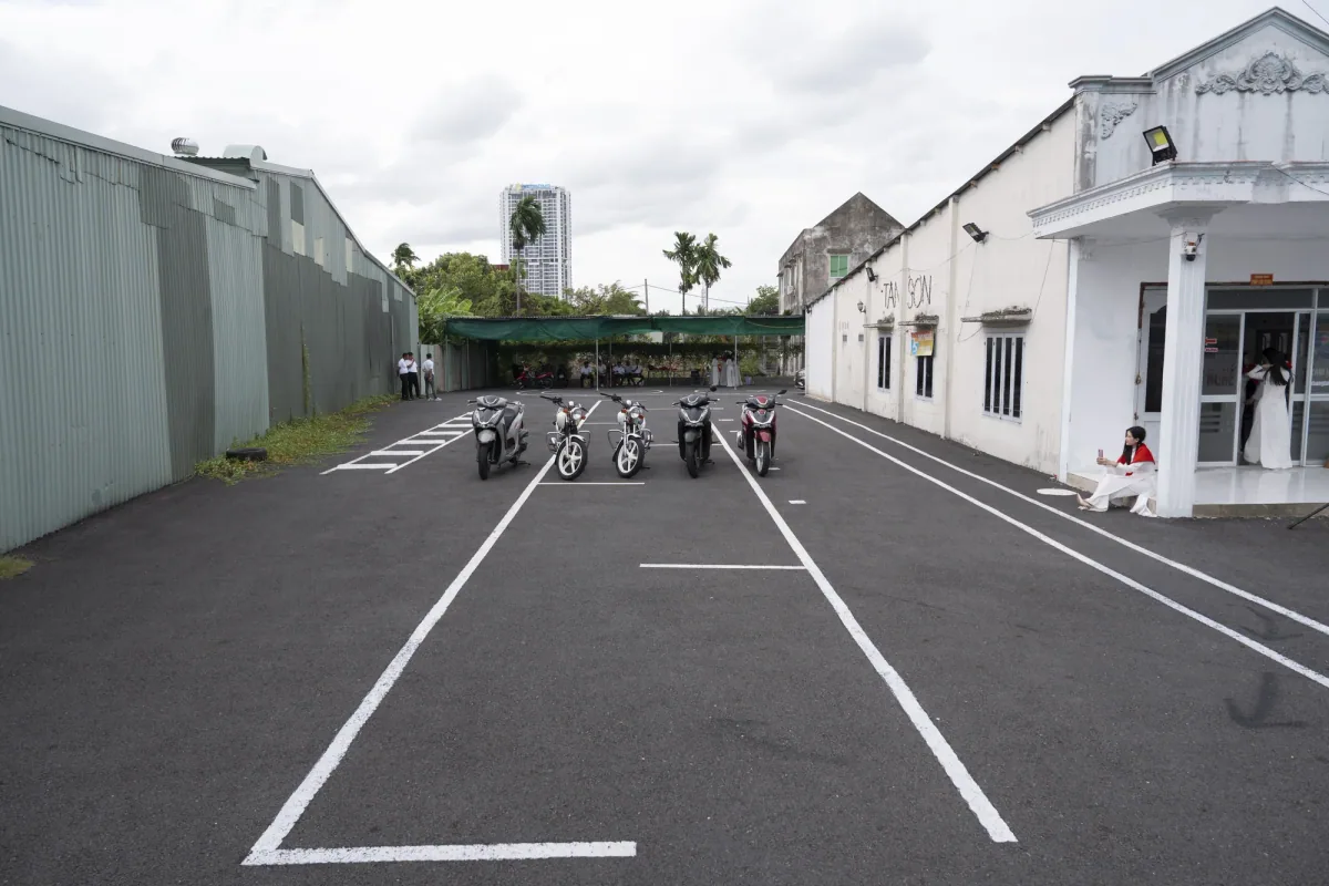 Toàn cảnh sân tập và xe học lái mô tô
